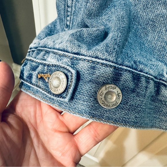 Free People Oversized Distressed Denim Jacket in Excellent Used Condition - Picture 7 of 10